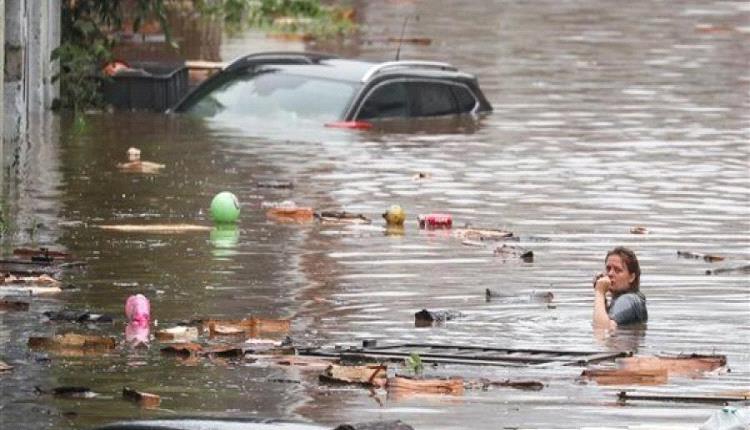 قتلى وجرحى بانزلاق شاحنة مرسيدس وتهدم منزل اثر غزارة الأمطار بحجة شمال اليمن