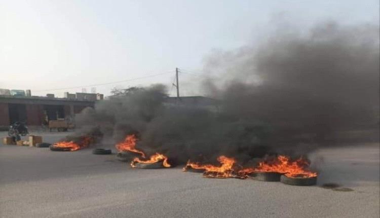احتجاجات غاضبة واغلاق الخط الدولي بحضرموت لانهيار منظومة الكهرباء بعاصمة النفط في اليمن