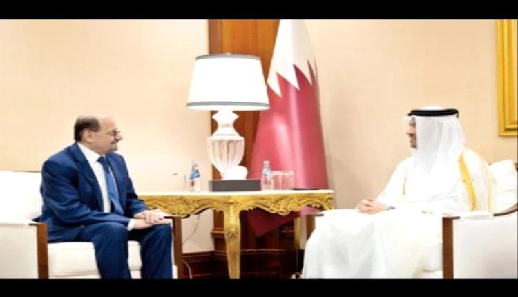 وزير خارجية اليمن في ضيافة رئيس وزراء دولة قطر (صورة)