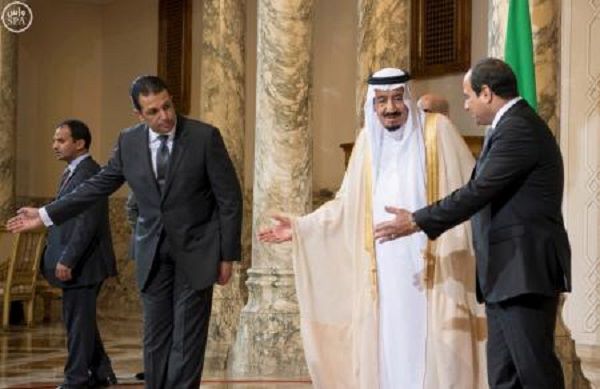 الملك سلمان يعلن اتفاقا بتشييد جسري بري يربط السعودية بمصر