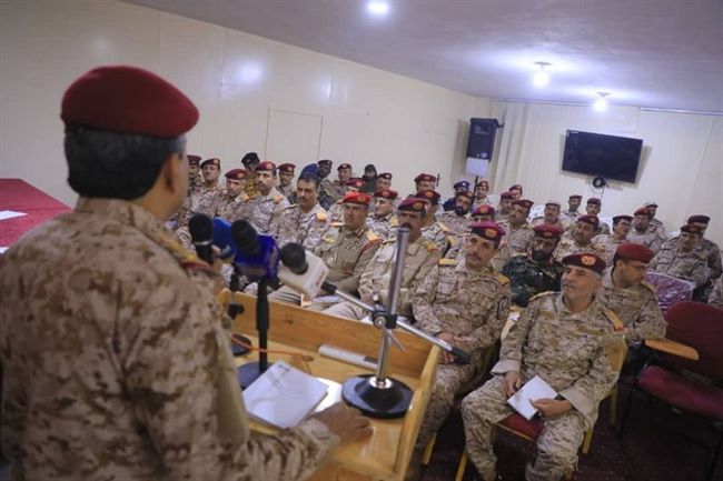 رئيس هيئة الأركان اليمنية يدشن دورة تدريبية لرؤساء عمليات القوات المسلحة بمأرب